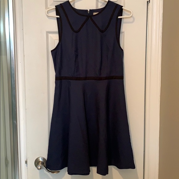 Sleeveless dress - Picture 2 of 4